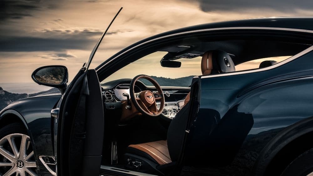 Bentley Contintental GT Blick durch die geöffnete Tür